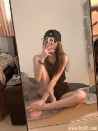 芸溪：皮膚白皙，粉嫩小騷穴，汁多潤滑回味無窮